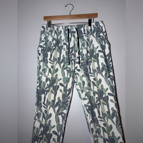 Lululemon Jet Cropped Slim Cactus Pants size 8 - Picture 3 of 5